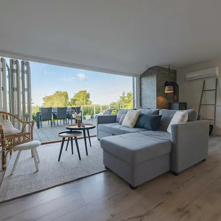 Panoramaudsigt Og Terrasse I Charmerende Hus