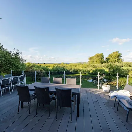 Panoramic View And Terrace In Charming Feriehus