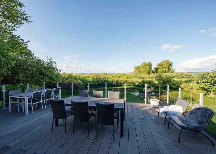Panoramic View And Terrace In Charming בית נופש
