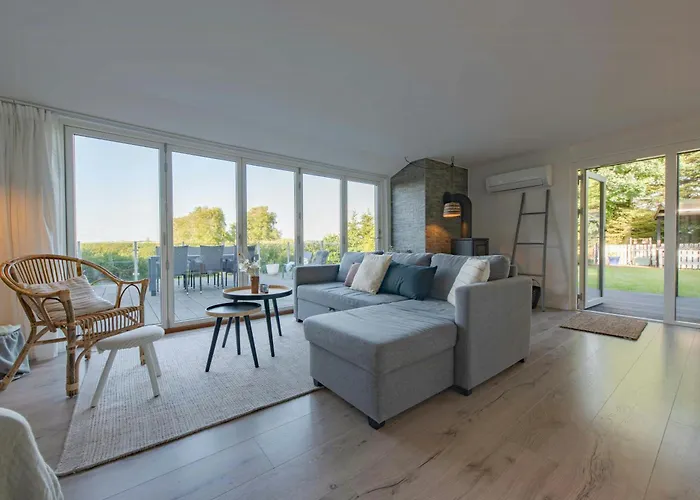 Panoramic View And Terrace In Charming בית נופש Højslev
